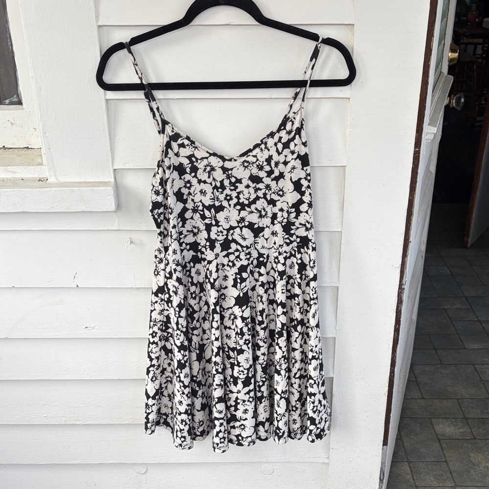Forever 21 Black and White Floral Mini Dress